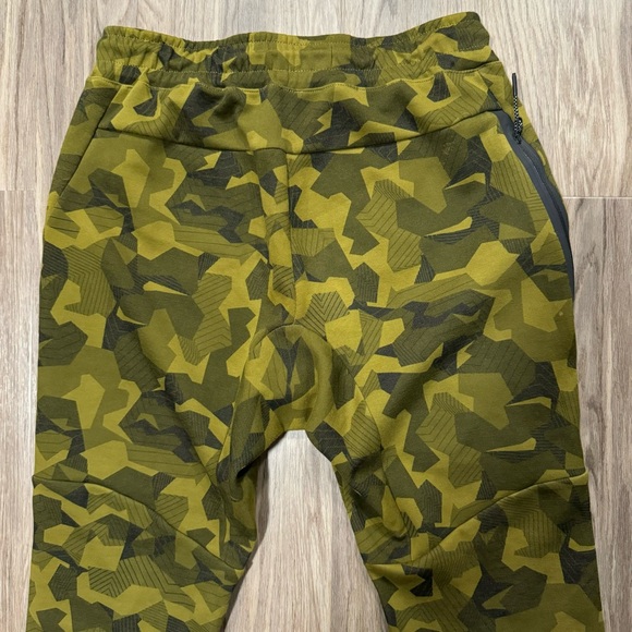 Nike Sportswear Tech Fleece Camo Jogger - Picture 6 of 8